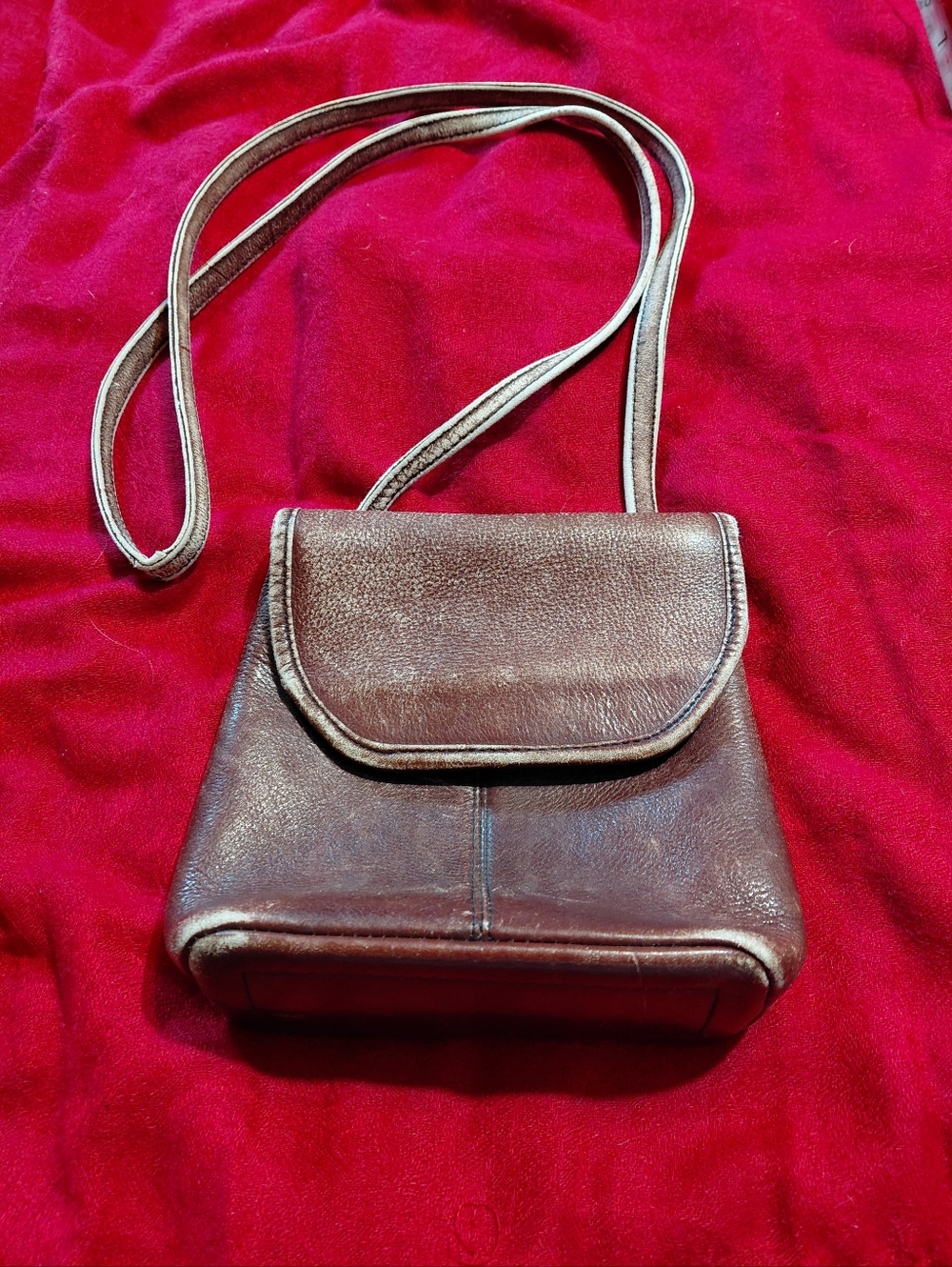 G.H.BASS & CO  Vintage Brown Leather Crossbody Small bag